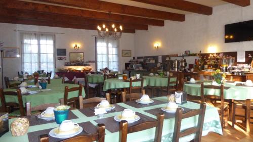 Restoran atau tempat lain untuk makan di La Cigalière