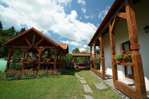 a garden with two gazebos with flowers in them at Casa Bunicii in Moisei