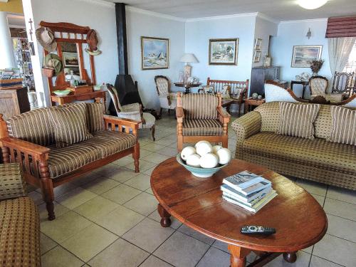 Χώρος καθιστικού στο Amzee Bokmakierie Guest House