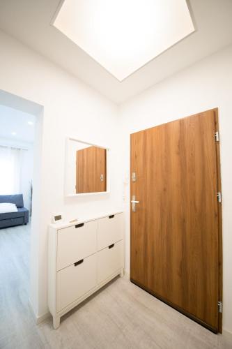 a room with a closet and a wooden door at L-DOM in Metzingen