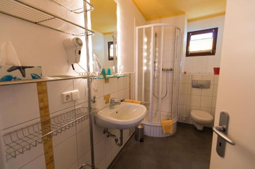 Ванна кімната в Hotel Blaue Blume