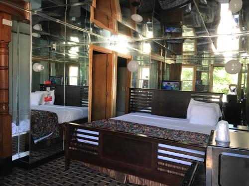 Χώρος καθιστικού στο Capri Motel