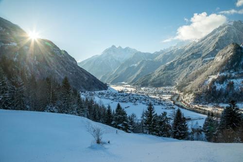 a view of a valley in the mountains in the snow at Ferienraum Pfunds in Pfunds