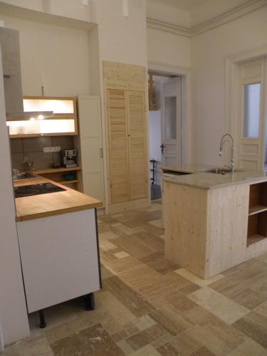 Anello Central Apartmentsにあるキッチンまたは簡易キッチン