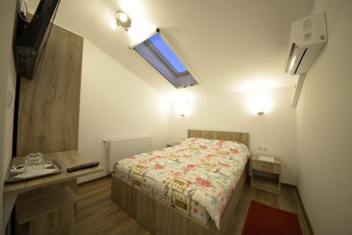 Un pat sau paturi într-o cameră la Casa Pozitiv Relax