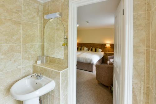 Edenhall Country Hotel tesisinde bir banyo