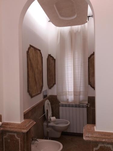 a bathroom with a toilet and a sink at Lussuoso B&B in Palmi