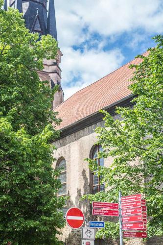a group of street signs in front of a building at Luxuslodge Wernigerode in Wernigerode