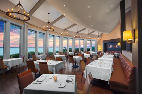 Un restaurant sau alt loc unde se poate mânca la Sanderling Resort Outer Banks