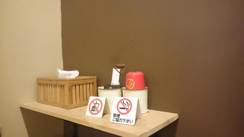 a counter with two no smoking signs and a box at 自然海naturalhigh in Dahan