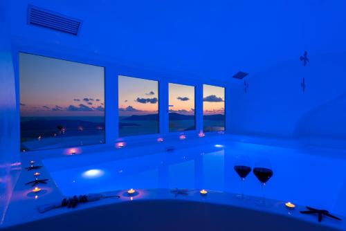 Fira Deep Blue Suites photo 3