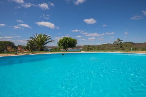 Piscina de la sau aproape de Santa Clara Country Hotel