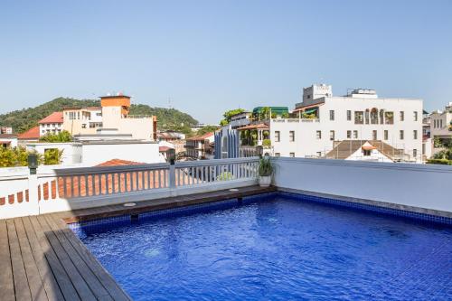 Kolam renang di atau dekat dengan American Trade Hotel