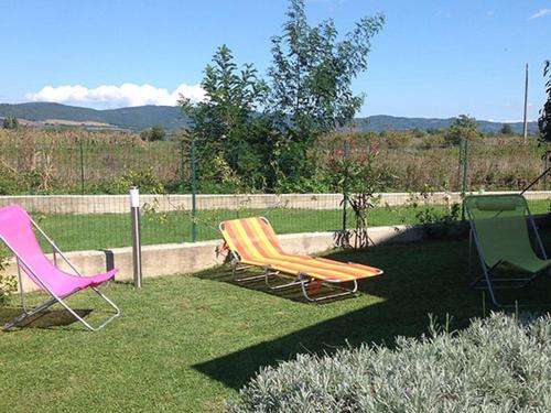 Ein Garten an der Unterkunft Holiday Home Bolsena Lake