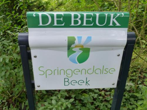 a sign that reads be beijing springsteensteensteenbeck at Vakantieverblijf Springendalsebeek in Hezingen