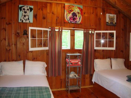 Giường trong phòng chung tại Paradise Resort Saratoga