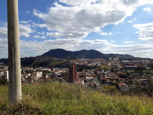 アパートメントから撮影された、または一般的な山の景色