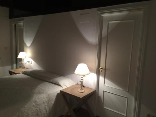 a bedroom with a bed and two lamps on tables at Casa Campo in Abay