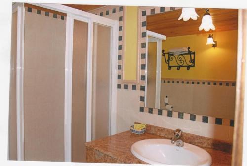 a bathroom with a sink and a mirror at Parada del Carmen in Albarracín