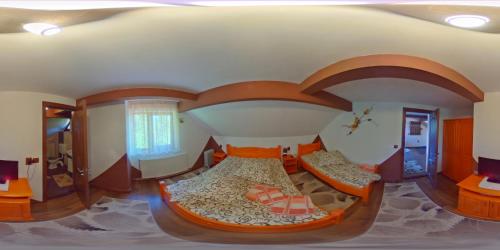 a large bedroom with two beds in a room at Casa Edy in Colibiţa