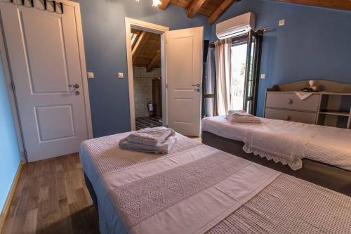 Кровать или кровати в номере Villa Antikleia