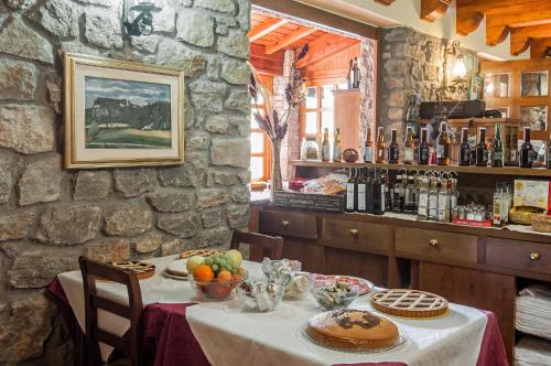 a dining room with a table with food on it at Hotel Da Giovanna in Chiusi della Verna