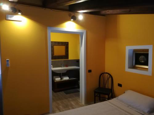 a bedroom with a sink and a bed and a mirror at Casa Degli Amici in Treviso