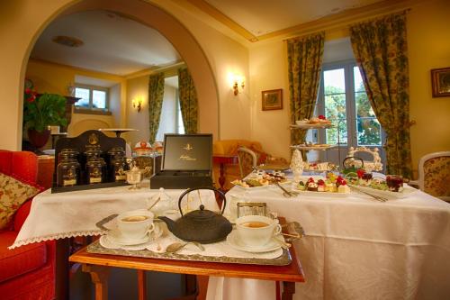 a table with a laptop on top of it at Hotel Villa Marsili in Cortona