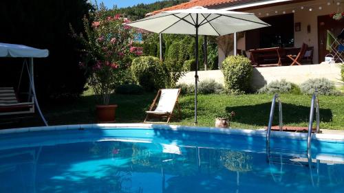 Swimmingpoolen hos eller tæt på Sunny villa Boutique Varna