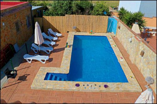 Apartamento con acceso a piscinaの敷地内または近くにあるプールの景色