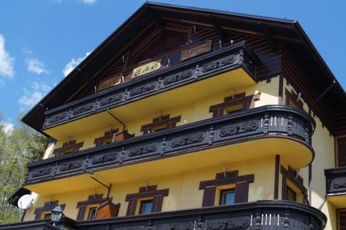 Budova, kde se aparthotel nachází
