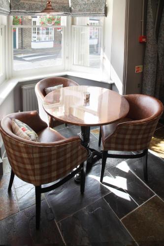 a table and two chairs in a room at Flower Pot Hotel in Sunbury