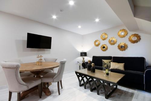 Apartment Suites Gran Via Capilla Real, Granada, Spain ...