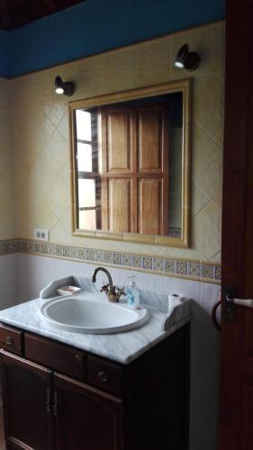 a bathroom with a sink and a mirror at Casa Los Quemados in Fuencaliente de la Palma