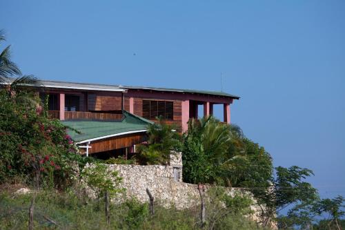 a house on top of a hill at Da Fabio in Negril