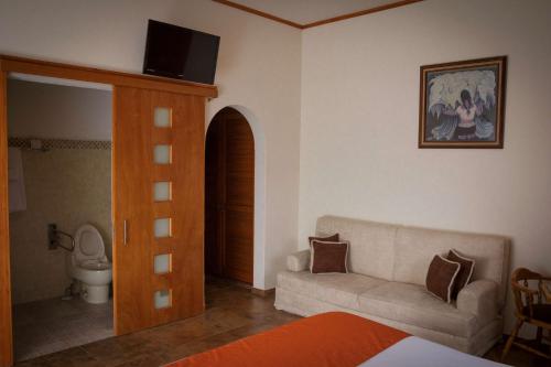 A bed or beds in a room at Hotel Del Angel