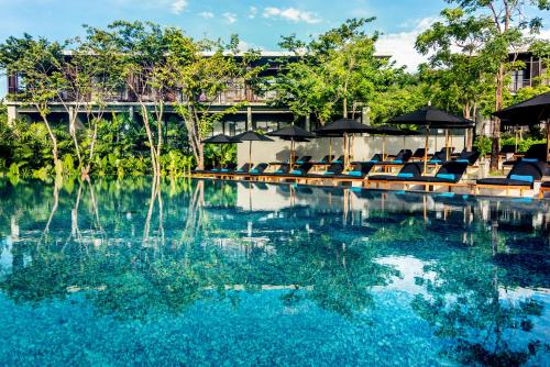 Bazén v ubytování Pullman Phuket Arcadia Naithon Beach nebo v jeho okolí