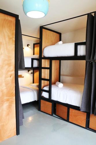 a room with bunk beds in a hostel at Maya Papaya in Antigua Guatemala