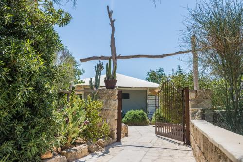 Un jardín fuera de Torre Sabea