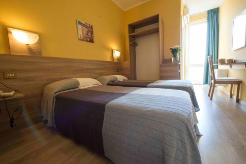 a hotel room with three beds in a room at Hotel Route 9 in Cadeo