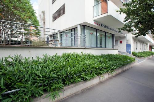 Το κτήριο όπου στεγάζεται  το ξενοδοχείο διαμερισμάτων