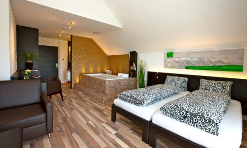 Llit o llits en una habitació de Hotel Restaurant Vogelsang