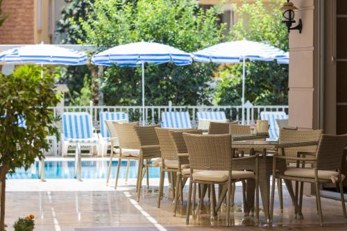 Kolam renang di atau dekat dengan Lonicera City Hotel