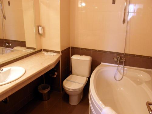 Bilik mandi di Hotel Center