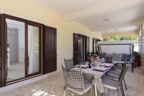 a dining room with a table and chairs at Apartments Venka in Mokošica