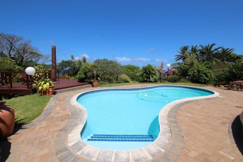 a large swimming pool in a yard at Wailana lodge in Ramsgate