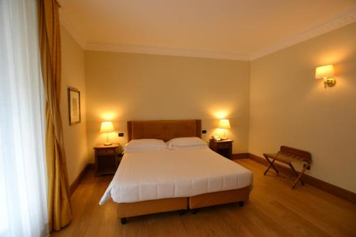 Postel nebo postele na pokoji v ubytování Katane Palace Hotel