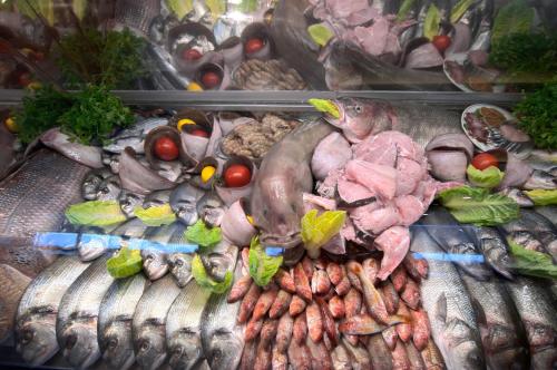 a display of different types of seafood and vegetables at Izmir Palas Hotel in İzmir