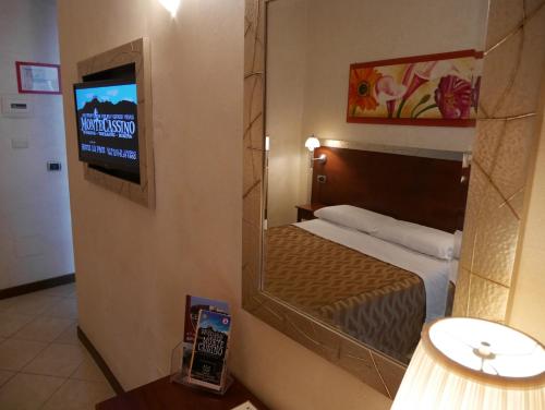 Una cama o camas en una habitación de Hotel La Pace - Experience