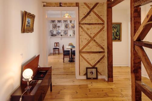 a living room with a barn door and a table at Lisbon Calling Rooms & Studio in Lisbon